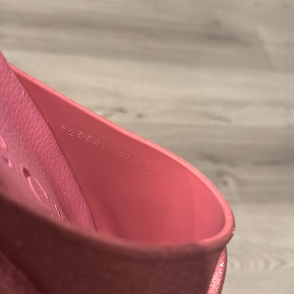 Gucci platform slides only worn twice. In great condition. - Picture 2 of 3